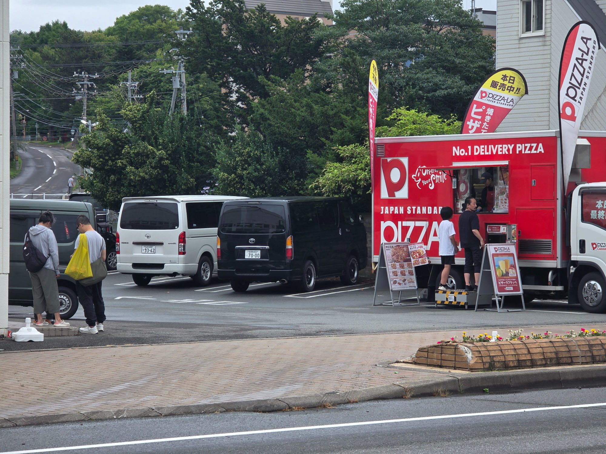 When life gives you lemons, buy Pizza-la